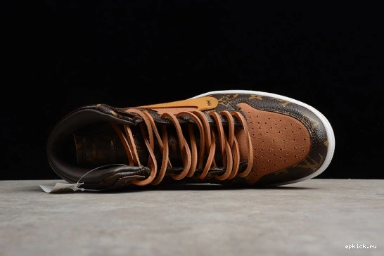 Rep EP (WITH AQ0818-158 O-W 1 JORDAN AIR CASE) AQ0818-158 -LouiV 1228